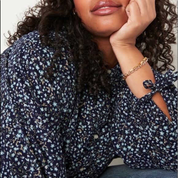 Old Navy Oversized Ditzy Floral Corduroy Tie Sleeve - Picture 3 of 13